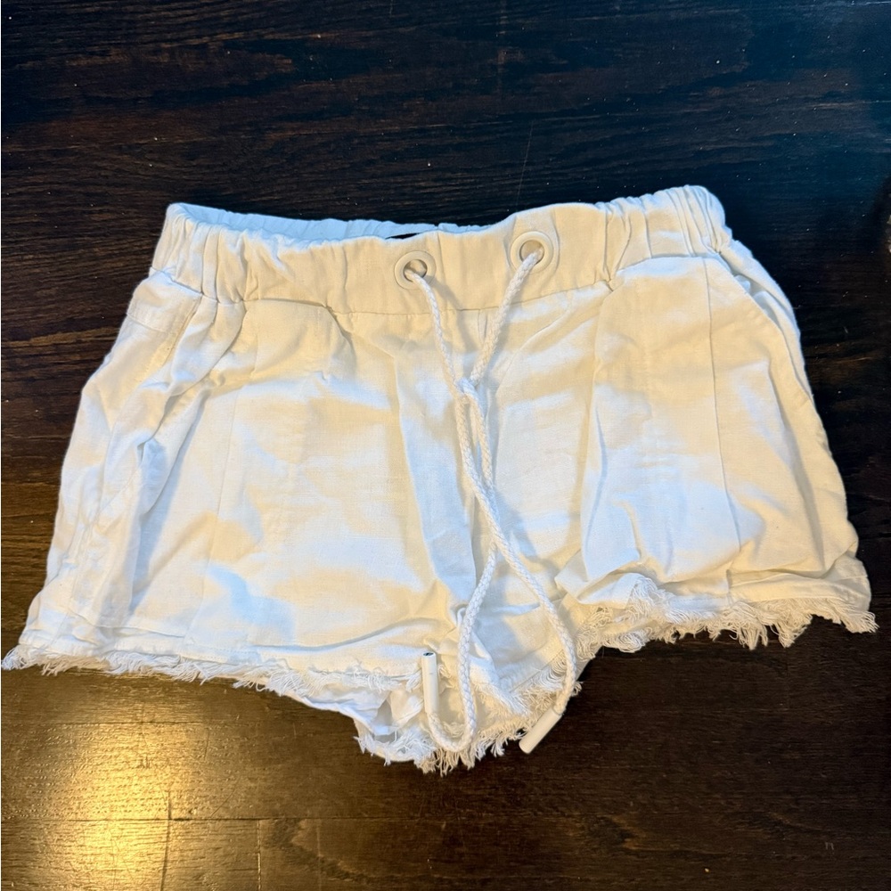 Kendall & Kylie White drawstring shorts